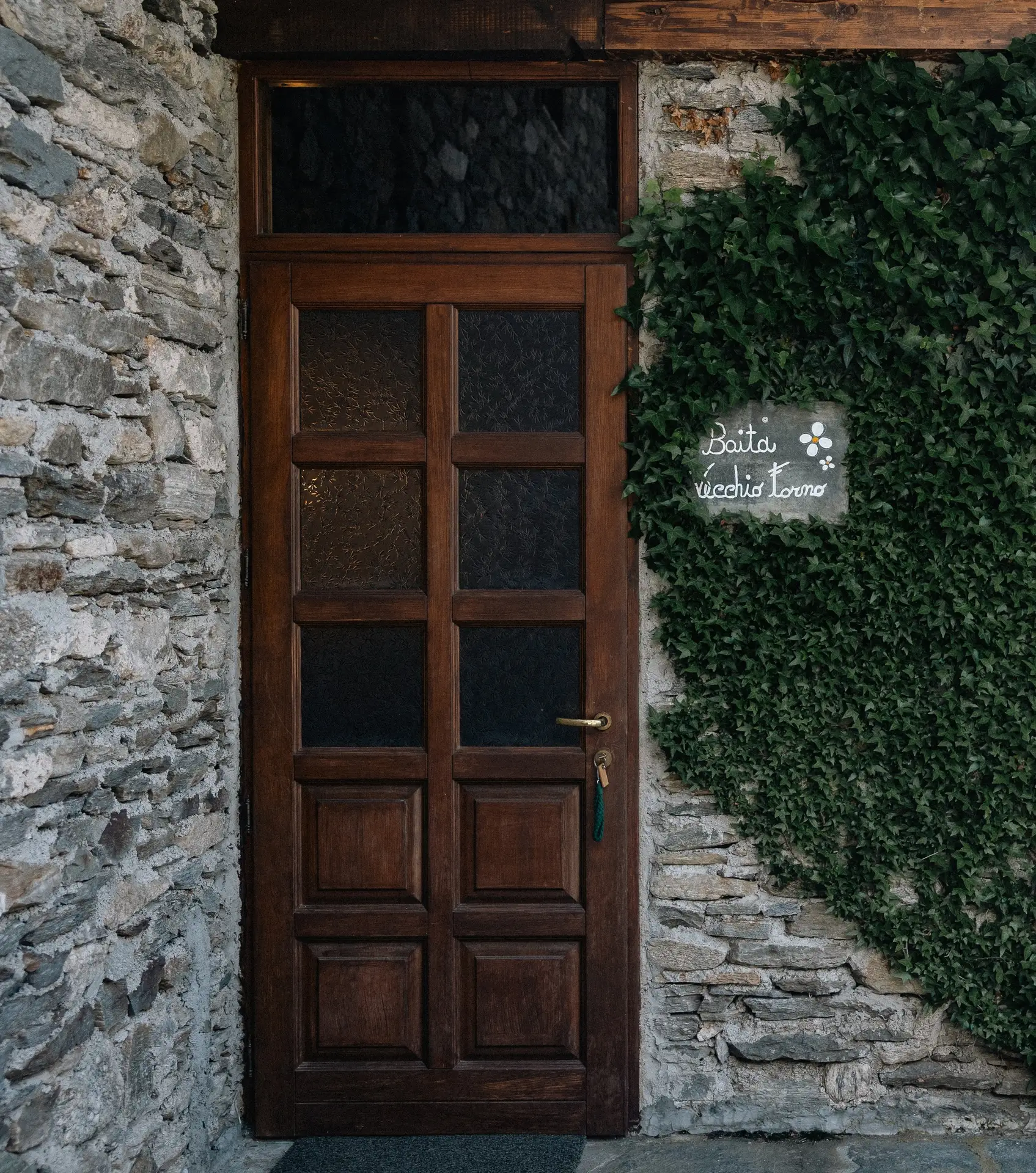 Ingresso con edera - Baita Vecchio Forno - Agriturismo Alberobello